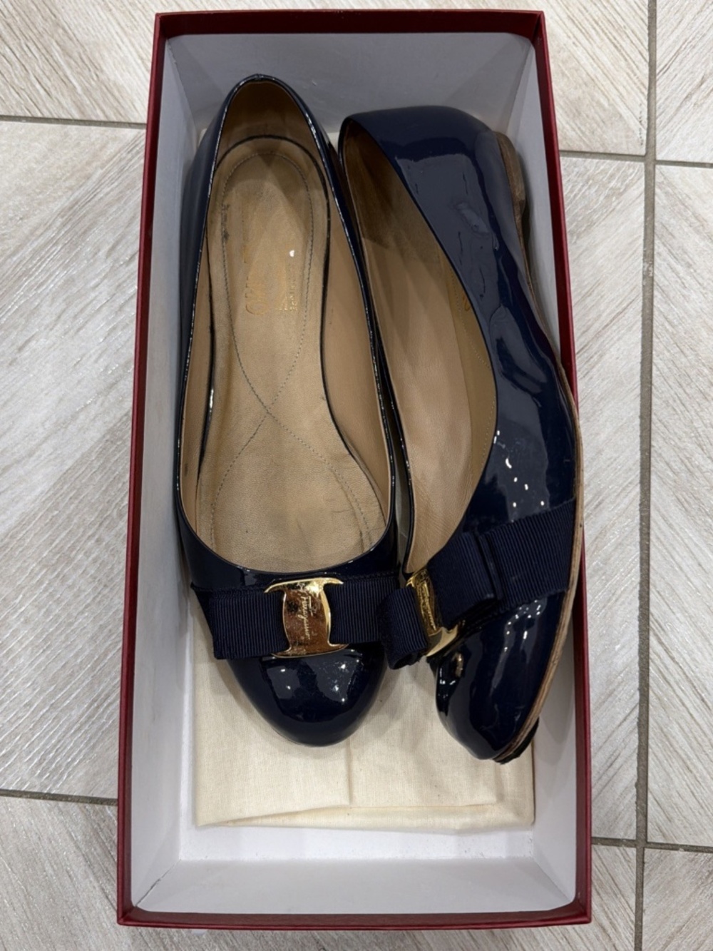 Salvatore Ferragamo Varina Women's Blue Patent Leather Bow Flats Size 8.5 B